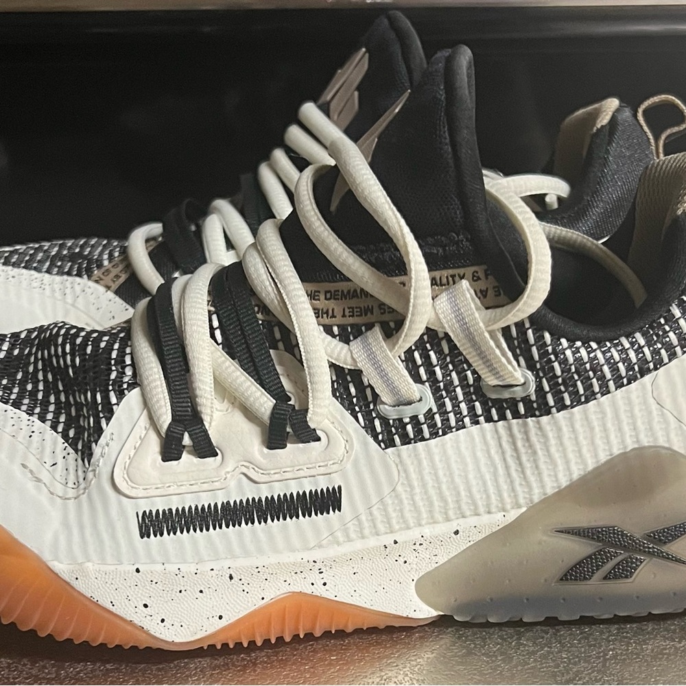 New Reebok JJ Watt III Big Boys size 5 Cross Trainer Shoes